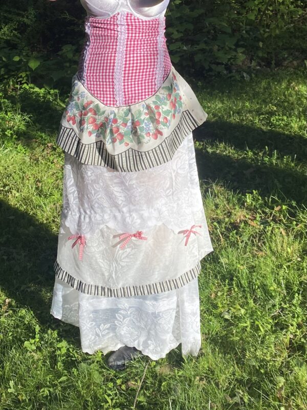 Strawberry dress - Image 5