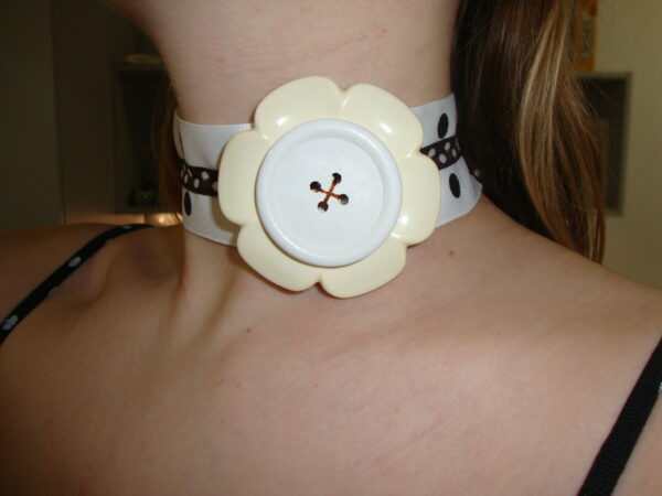Be mine button choker - Image 2