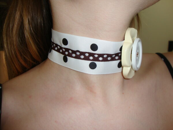 Be mine button choker - Image 3