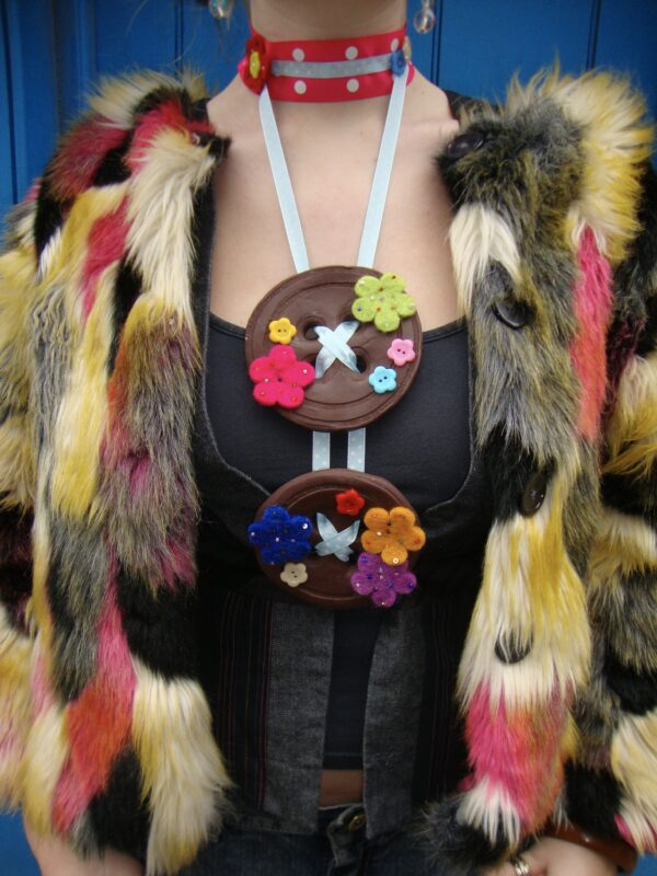 Double button choker