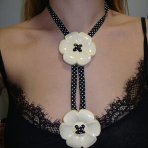 Flower button necklace