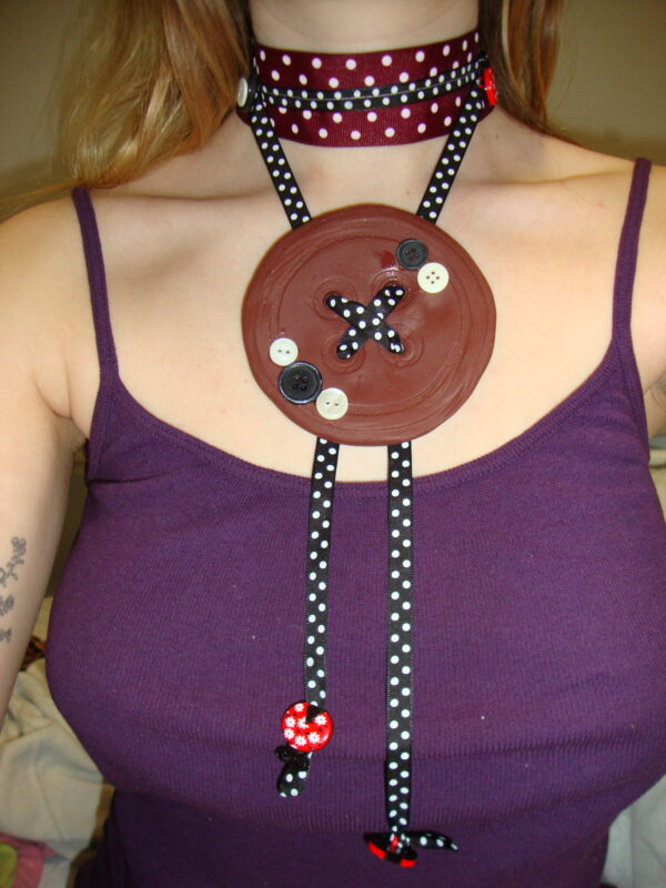 Button choker