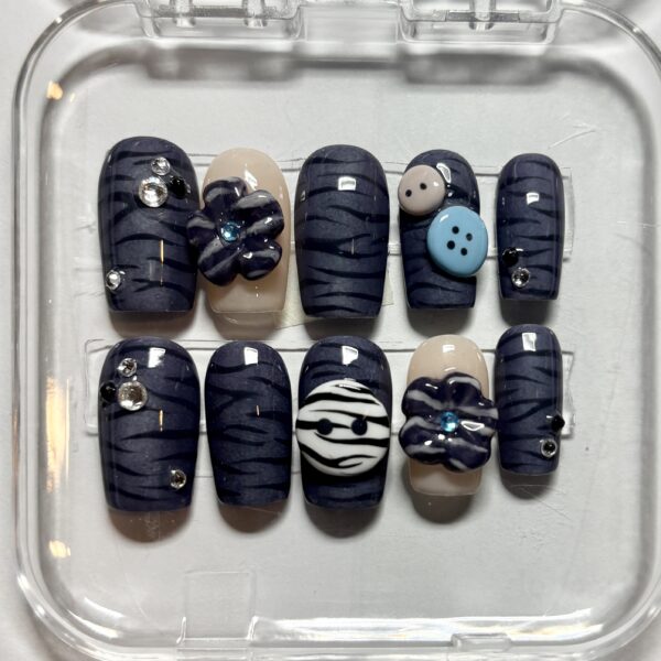 IT GIRL press on nails